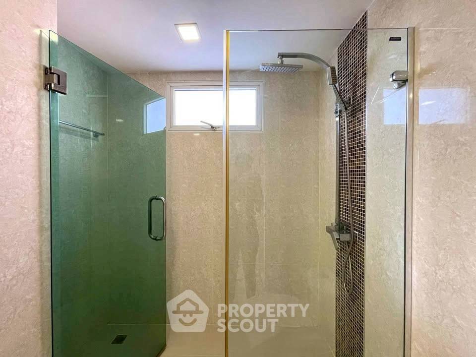 picture 1-BR Condo at The View Cozy Beach Residence close to Phratamnak (ID 2453388) - 10/18