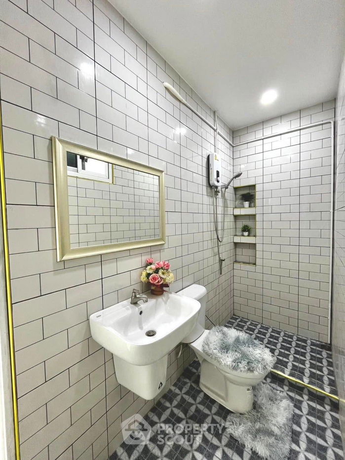 รูป บ้าน 4-ห้องนอน ที่ รอยัล กรีน พาร์ค ใกล้ พัทยาตะวันออก (ID 2099763) - รูปที่ 16/17