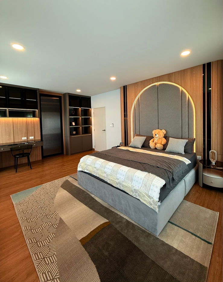 รูป Centro Bangna มีห้องเเม่บ้าน 4 ห้องนอน 5 ห้องน้ำ 1 ห้องนั่งเล่น 1 ห้องครัว 1 ห้องแม่บ้าน ที่จอดรถ 3 คัน - รูปที่ 12/13