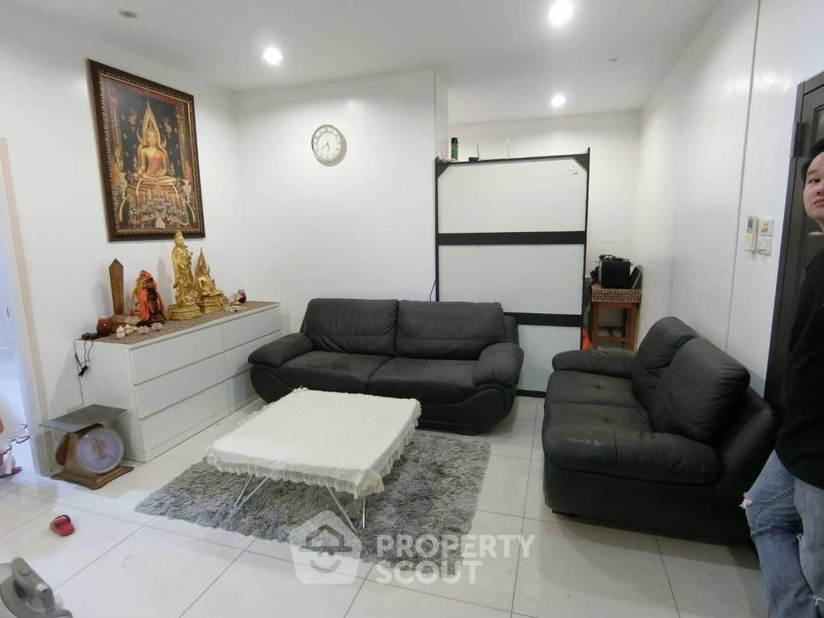 picture 2-BR Condo at Country Complex Bangna near BTS Bang Na (ID 1267410) - 31/33