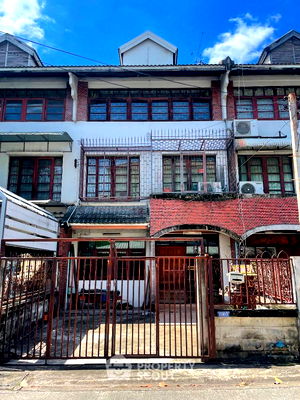 ทาวน์โฮม ถนนรัชดาภิเษก : ทาวน์เฮาท์ 4-ห้องนอน ใกล้ BTS รัชโยธิน (ID 2016734)