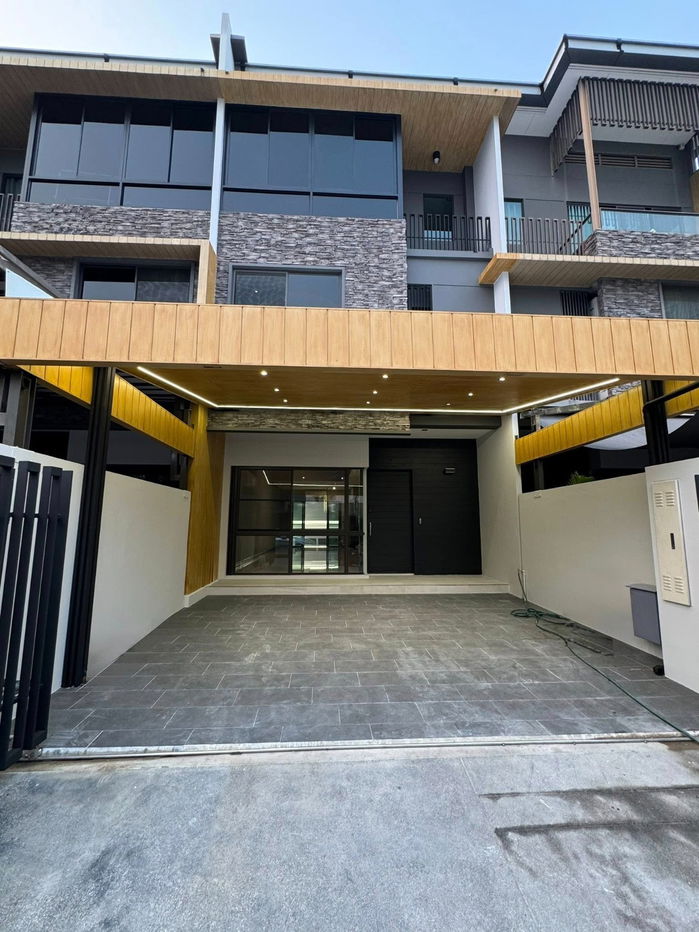 picture Townhome for rent: The Landmark Ekamai-Ramindra (SPSAD3669) - 1/13