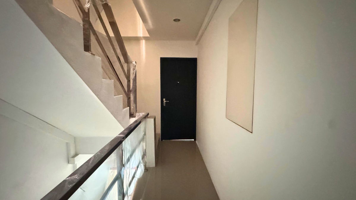 picture Commercial building for sale, new condition, never used, 4 floors (Mix-Use), Soi Lad Phrao 107, ready for immediate use. - 10/17