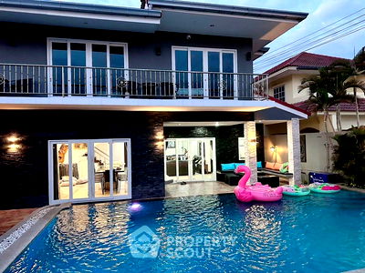 บ้านเดี่ยว ถนนจอมเทียนสาย 2 : วิลล่า 7-ห้องนอน ใกล้ เมืองพัทยา (ID 2106875)