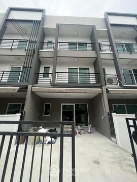 3-BR Townhouse at Baan Klang Muang Suanluang in Dokmai (ID 1980104)