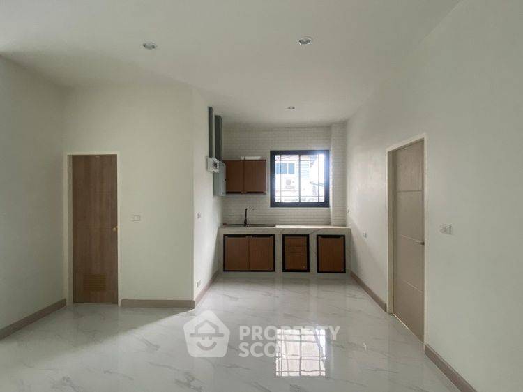 รูป ทาวน์เฮ้าส์ 2-ห้องนอน ใกล้ BTS ห้าแยกลาดพร้าว (ID 2448764) - รูปที่ 16/16