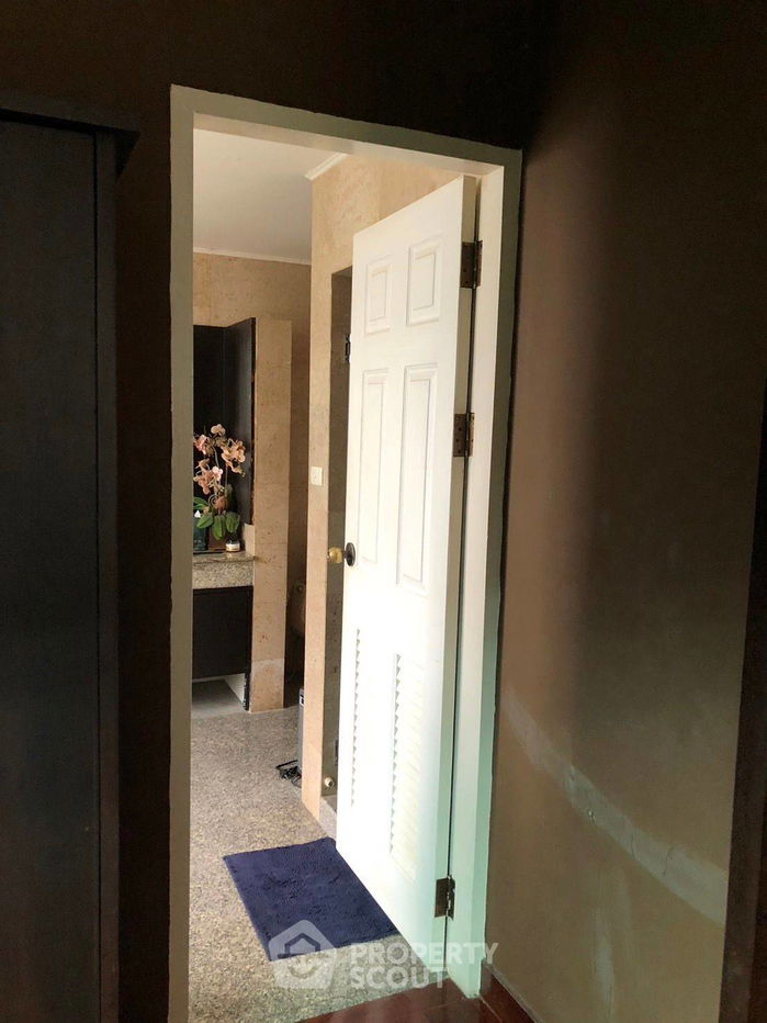 picture 4-BR House near BTS Saphan Khwai (ID 2083325) - 4/33