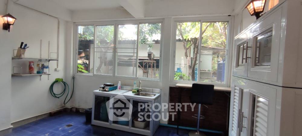 รูป ทาวน์เฮาท์ 2-ห้องนอน ใน สวนหลวง (ID 2024891) - รูปที่ 12/18