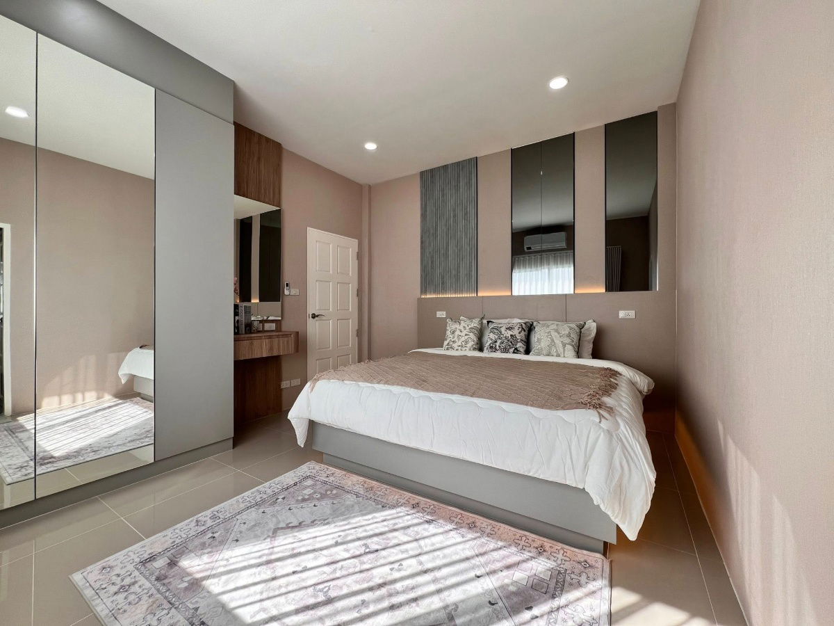 รูป 🏡✨ บ้านเดี่ยวสไตล์โมเดิร์น พร้อมสวนส่วนตัว - รูปที่ 18/27