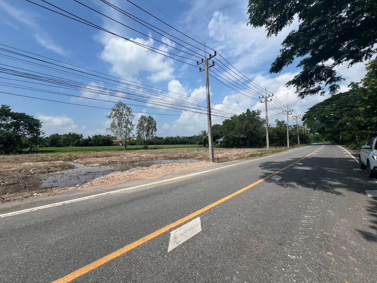 picture Land for sale in Phikun Subdistrict, Ban Na, Nakhon Nayok. There are 3 lots, 1.5 million baht per rai from the municipality2 roads,water frontage, - 12/21
