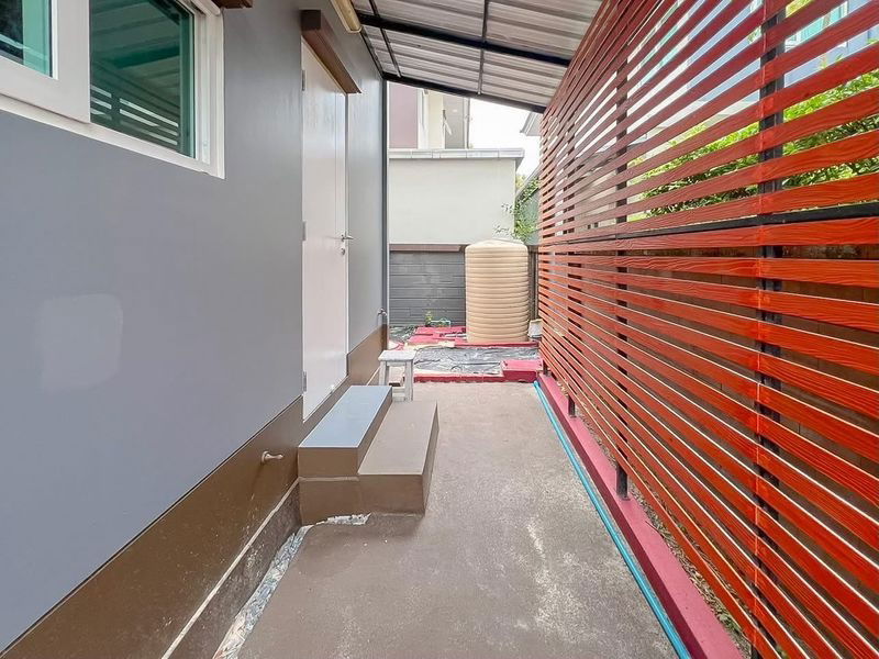 picture  Sales House in Saransiri Tiwanon-Chaengwattana 2, near Srisaman School and Central Chaengwattana. Ready to move in - 10/10