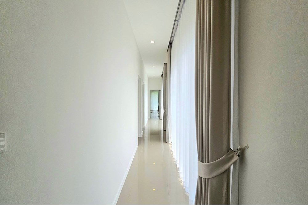 picture [920601001-694] Spacious Modern Villa, 3 Bed 4 Bath in Hua Hin For Sale - 20/37