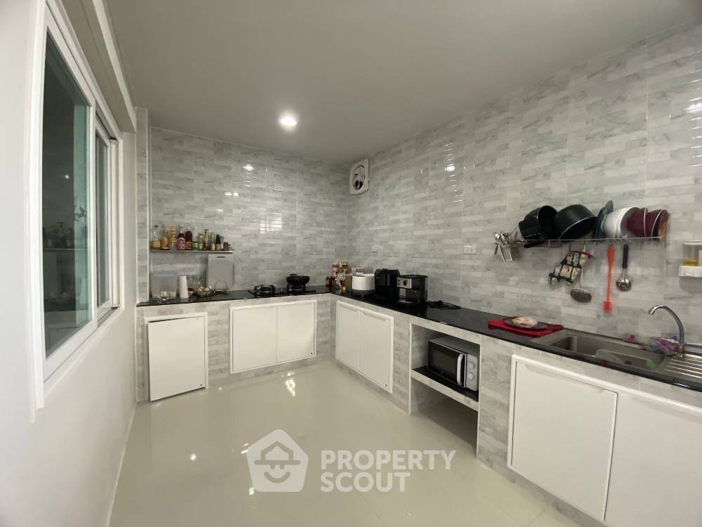 รูป บ้านแฝด 3-ห้องนอน ใน แพรกษา (ID 2049928) - รูปที่ 4/10