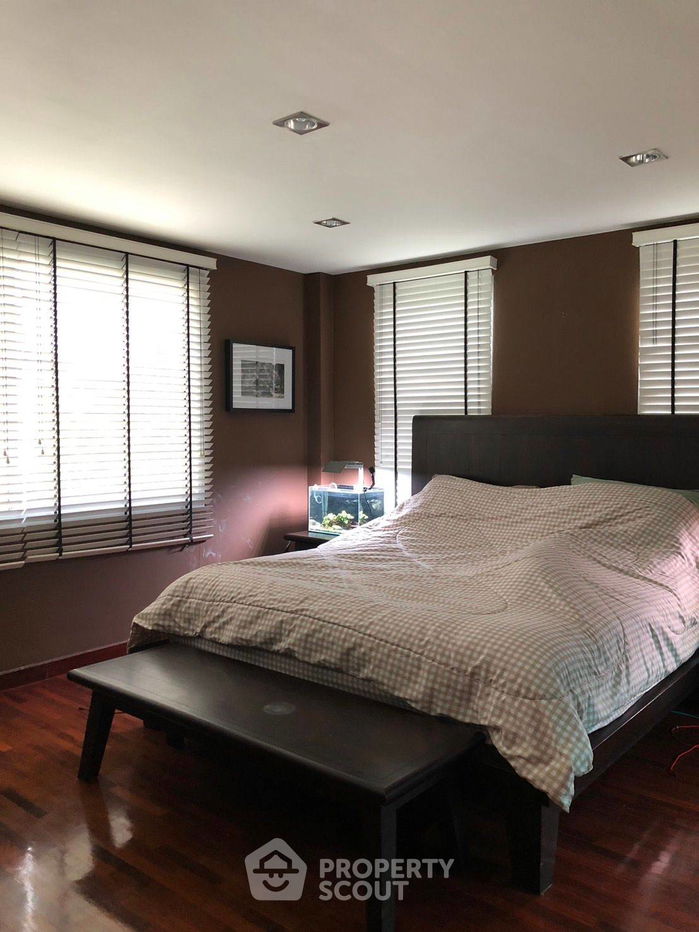 picture 4-BR House near BTS Saphan Khwai (ID 2083325) - 8/33