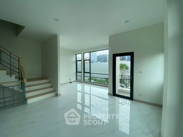 รูป ทาวน์เฮ้าส์ 2-ห้องนอน ใกล้ BTS ห้าแยกลาดพร้าว (ID 2448764) - รูปที่ 10/16