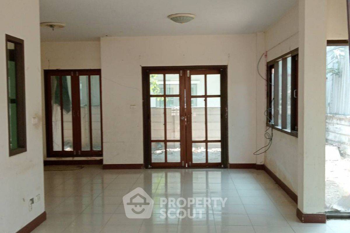picture 3-BR House in Khlong Song Ton Nun (ID 2098169) - 2/5