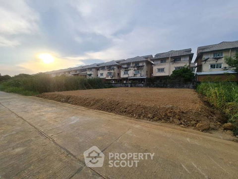 400 m² Land for Sale in Sala Thammasop (ID 1423071)