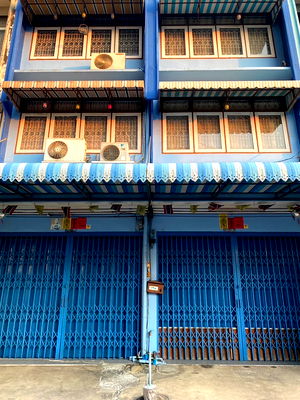 อาคารพาณิชย์ สนามหลวง : ขายอาคารพาณิชย์ 3 ชั้น 2 คูหา 20 ตร.ว. 80 ตร.ม. มีดาดฟ้า ซอยเพชรเกษม 25/2 ใกล้รถไฟฟ้าBTS บางหว้า ซีคอนบางแค