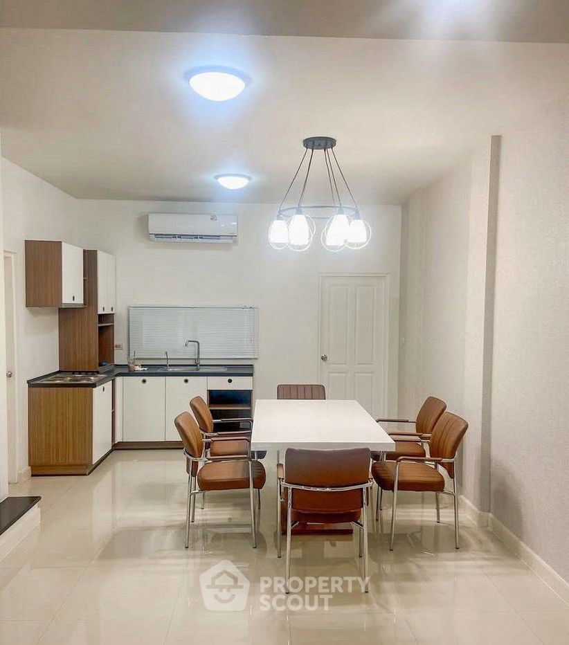 รูป ทาวน์เฮาท์ 3-ห้องนอน ใน ท่าทราย (ID 2172483) - รูปที่ 2/30