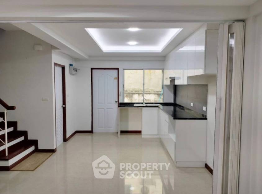 รูป ทาวน์เฮาท์ 3-ห้องนอน ใน สำโรงเหนือ (ID 1990362) - รูปที่ 6/7