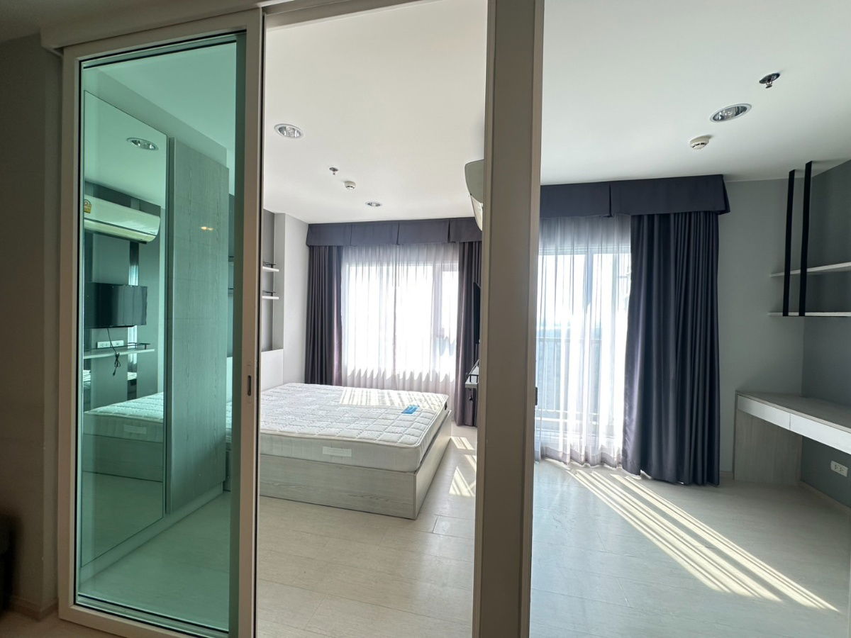 picture  Who wants it? Next to BTS Erawan. "Aspire Erawan" River bend view. Cool breeze. Near Kanchanaphisek Expressway. 15 minutes. Mega Bangna shopping mall.  - 8/18