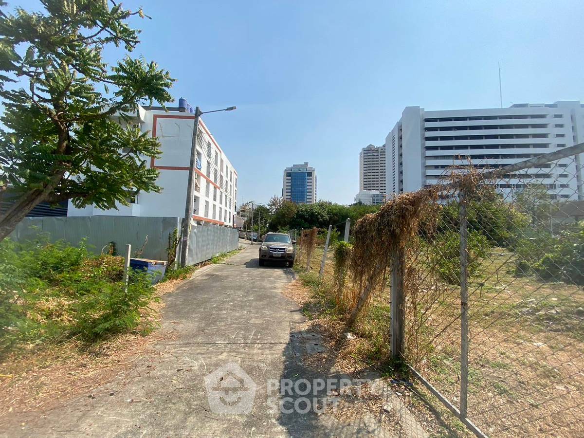 รูป ที่ดินสำหรับปล่อยขาย 1,940 ตารางเมตร แถว ใน จอมพล (ID 2060229) - รูปที่ 3/13