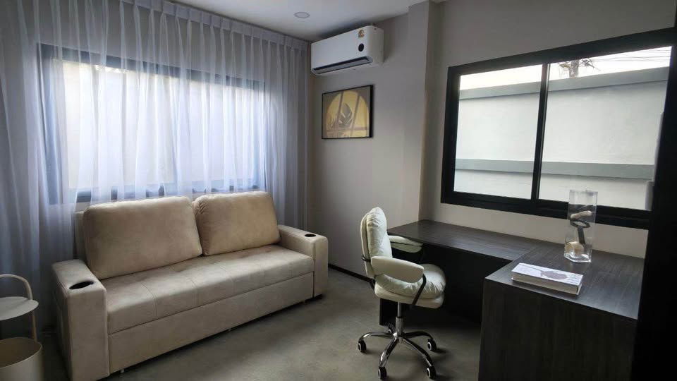 รูป 🏡 พูลวิลล่าหรู 5 ห้องนอน ในหมู่บ้าน Country Club Village พัทยาตะวันออก - รูปที่ 7/15