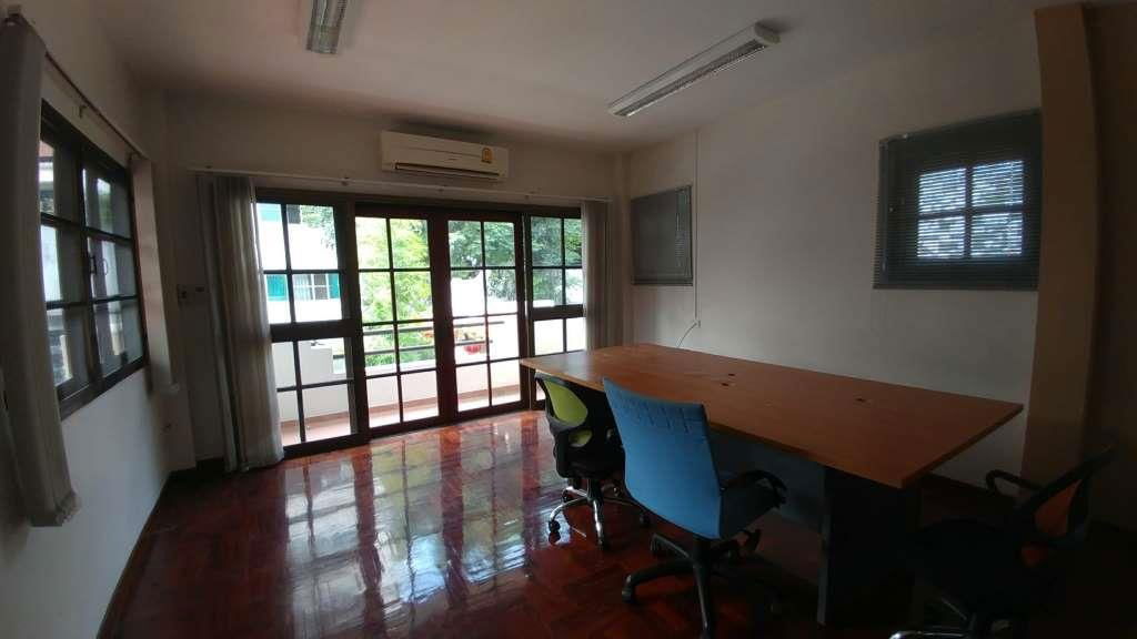 picture Detached house and one-story house on land 309 sq wah in a courtyard about 350 sq m. 10 Parking for office or health clinic. - 23/31