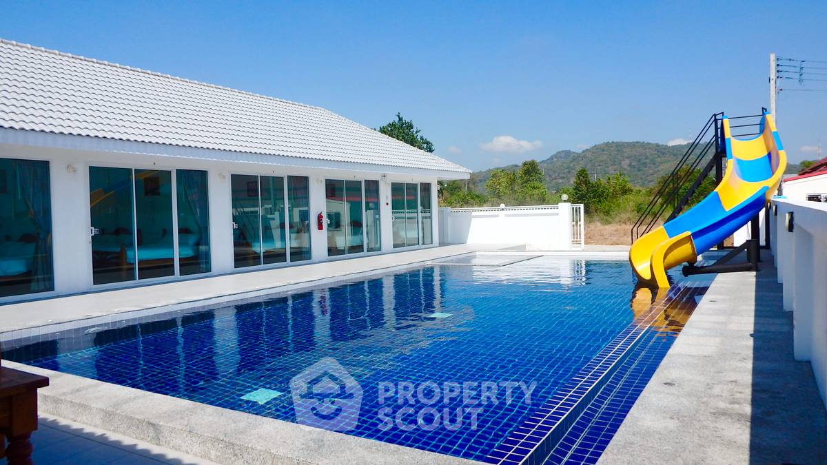 รูป วิลล่า 7-ห้องนอน ใกล้ เมืองหัวหิน (ID 1337369) - รูปที่ 2/29