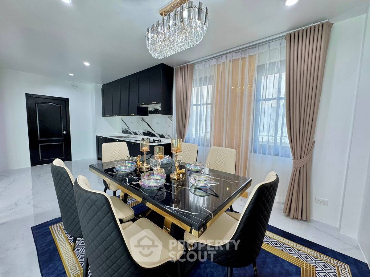 รูป วิลล่า 5-ห้องนอน ใกล้ เมืองพัทยา (ID 2157284) - รูปที่ 6/14