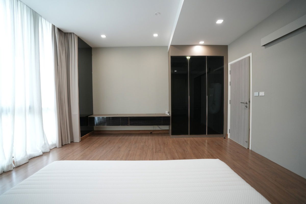 picture ✨ Townhome for Sale – Semi-Detached Style, 3.5 Storeys, Extra-Wide 7.5m Frontage ✨ - 13/28