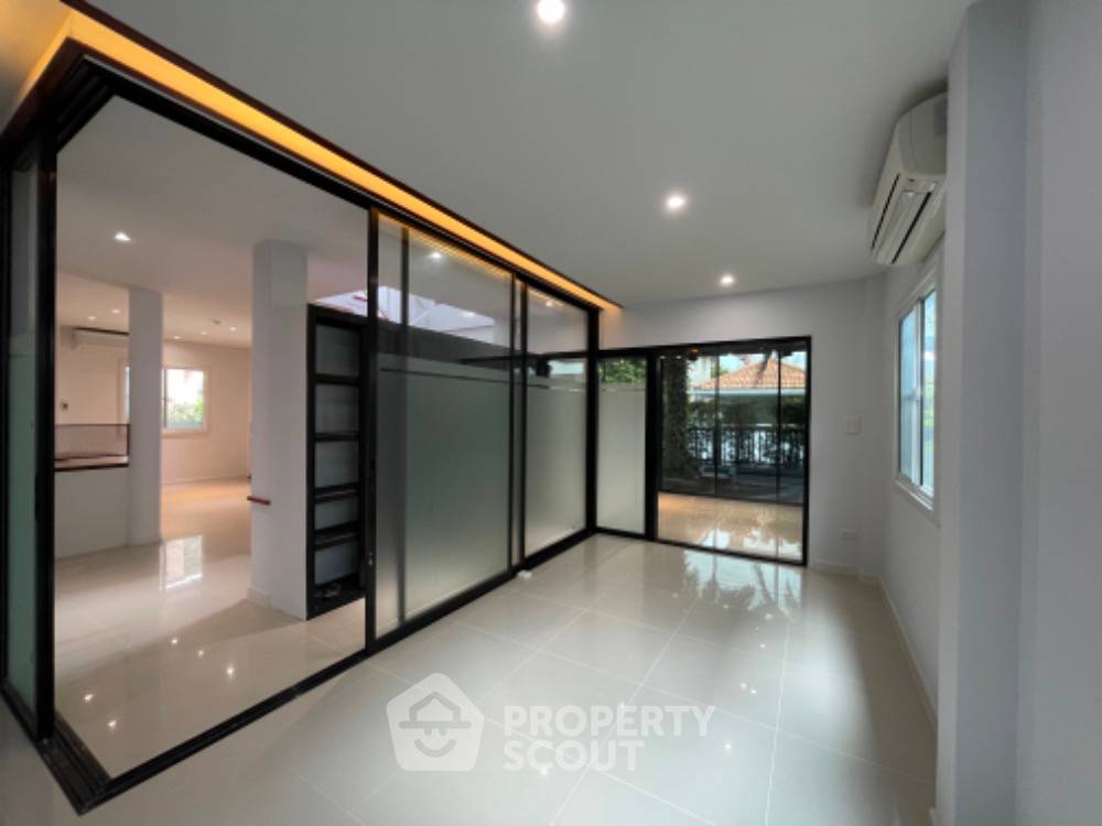 รูป บ้าน 3-ห้องนอน ใน ลาดพร้าว (ID 1062000) - รูปที่ 3/9