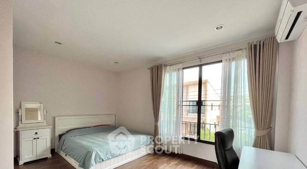 รูป ทาวน์เฮาท์ 3-ห้องนอน ที่ เฌอ วงแหวน-สาทร ใกล้ MRT หลักสอง (ID 1709305) - รูปที่ 2/3