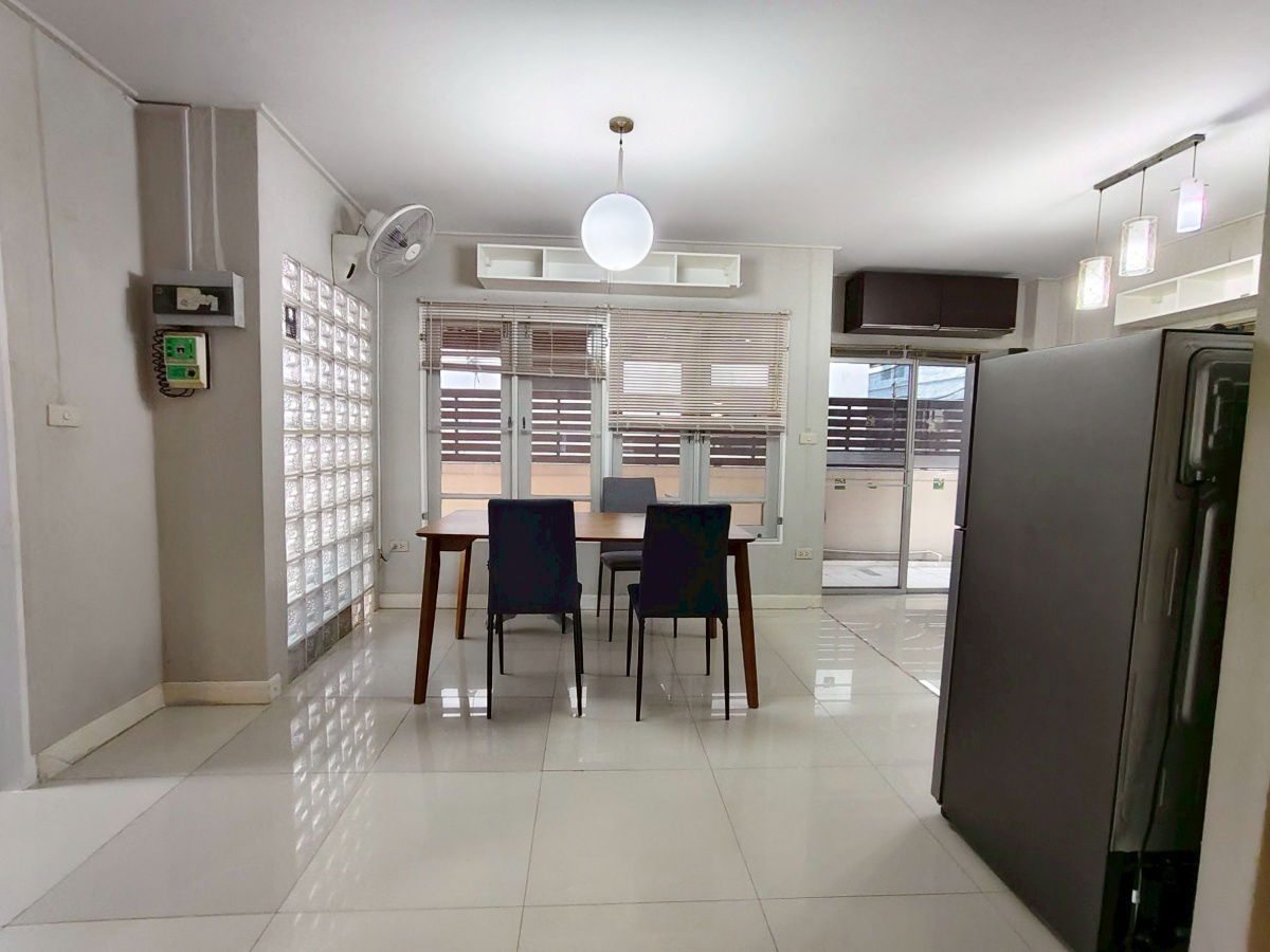 รูป ให้เช่า หรือ ขาย บ้านเดี่ยว รามคำแหง164 หมู่บ้านเพอร์เฟคเพลส  ตกแต่งพร้อมอยู่ สนใจ 085-318-6868 คุณวา - รูปที่ 23/33