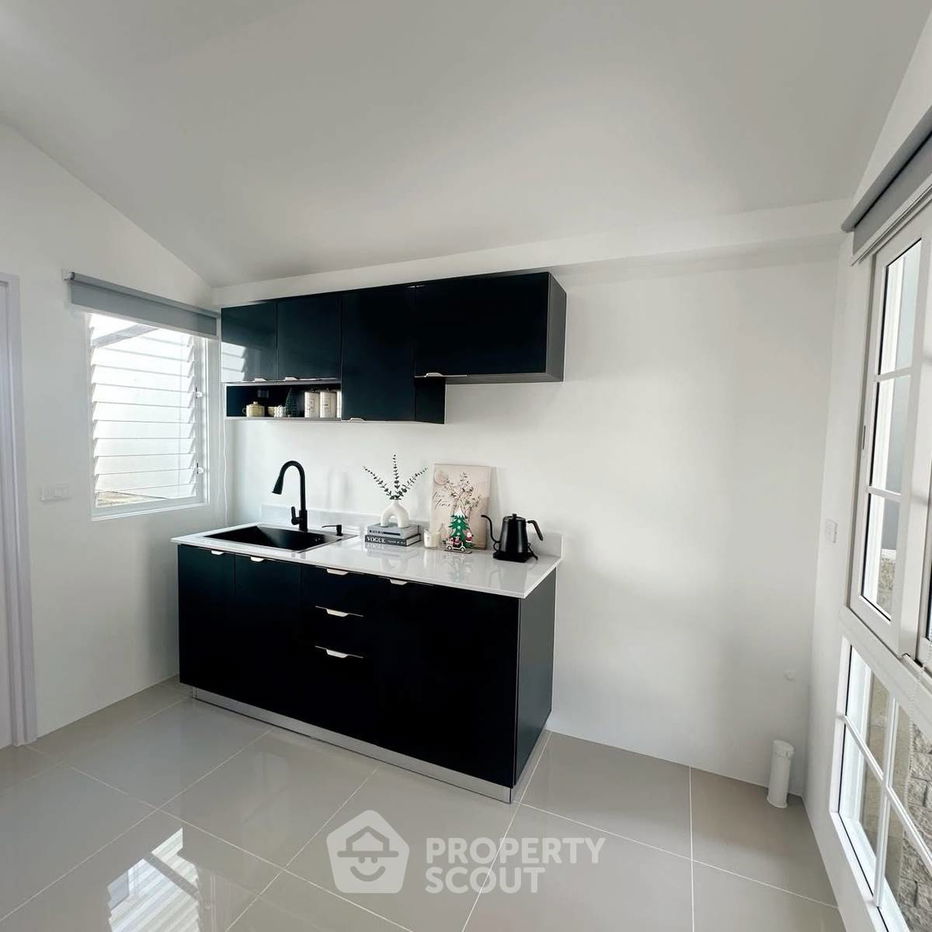 picture 4-BR House at Golden Neo, Sukhumvit LaSalle near BTS Samrong (ID 2458178) - 9/13