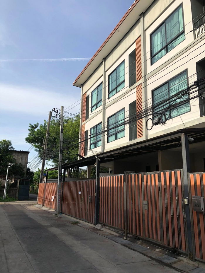 รูป ✨ ทาวน์โฮมหรู 3 ชั้น หลังมุม ทำเลทอง สุขุมวิท 101 – ปุณณวิถี 31 ✨ - รูปที่ 4/17