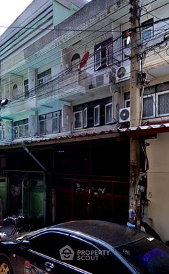 ทาวน์โฮม วิทยาลัยพยาบาลเซนต์หลุยส์ : ทาวน์เฮาท์ 4-ห้องนอน ใกล้ BTS กรุงธนบุรี (ID 1989541)