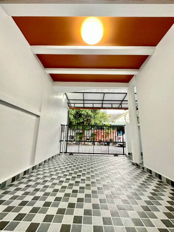 รูป บ้านสวย ถนนเมน ทำเลดี  หลังบ้านโล่ง  หมู่บ้านร่มเงาไม้ บางบัวทอง ถนนวัดลาดปลาดุก - รูปที่ 6/16