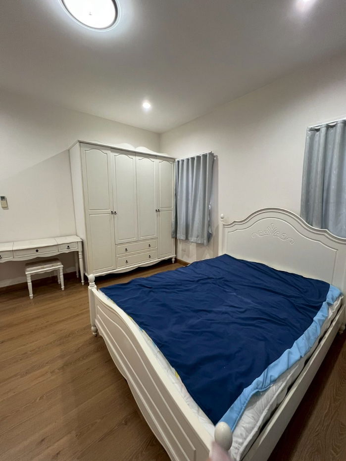 picture  Two storey house for rent with 3 bedrooms,3 toilets and 1 kitchen.  - 16/27