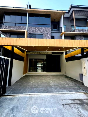 Townhouses for sale Pradist Manutham Road : 3-BR Townhouse in Lat Phrao (ID 2455809)