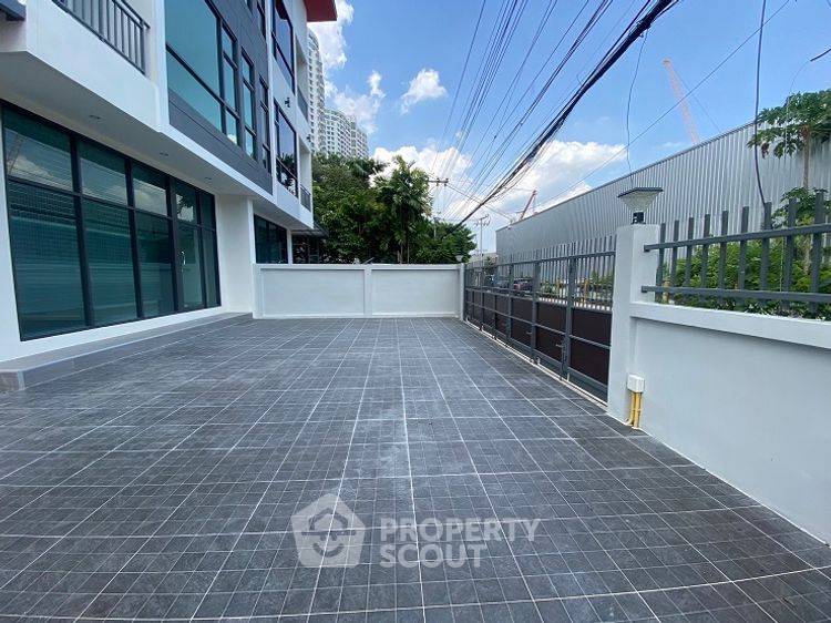 รูป ทาวน์เฮ้าส์ 2-ห้องนอน ใกล้ BTS ห้าแยกลาดพร้าว (ID 2448764) - รูปที่ 4/16