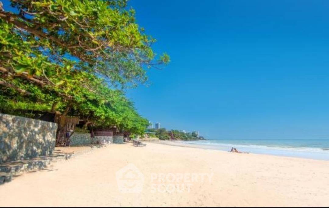 รูป วิลล่า 10-ห้องนอน ใกล้ เมืองพัทยา (ID 2102900) - รูปที่ 17/20