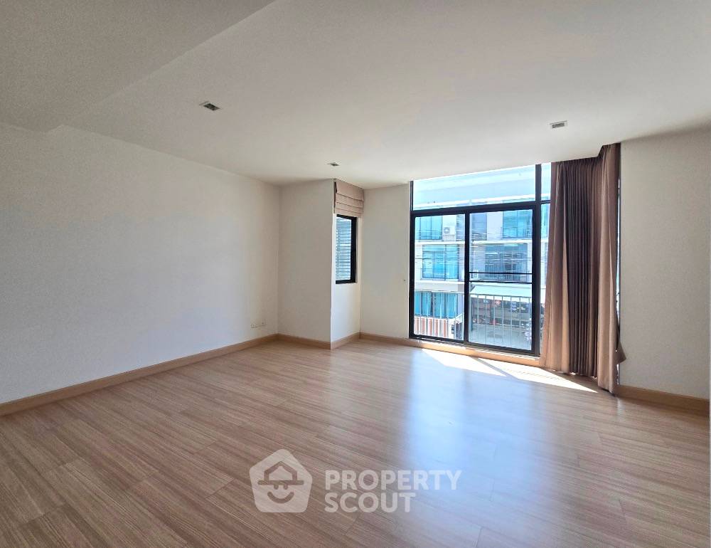 รูป บ้าน 3-ห้องนอน ใน บ้านใหม่ (ID 1901446) - รูปที่ 8/15