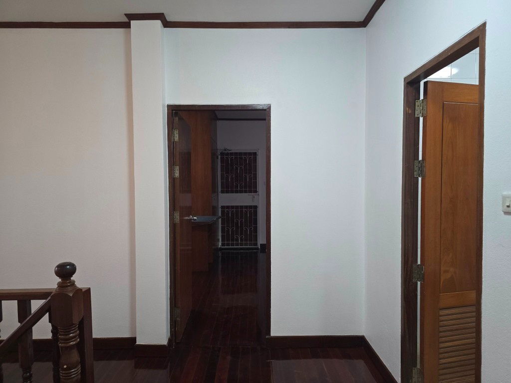 picture Renovated house 2 sto partly furnished with 3 bed plus 1-sto house about 10-15min walk BTS Thong Lo - Ekkamai   - 15/39