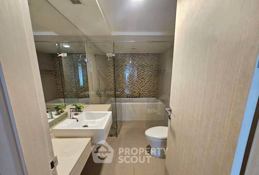 picture 3-BR Condo at Le Nice Ekkamai Condominium near BTS Ekkamai (ID 2452737) - 7/10