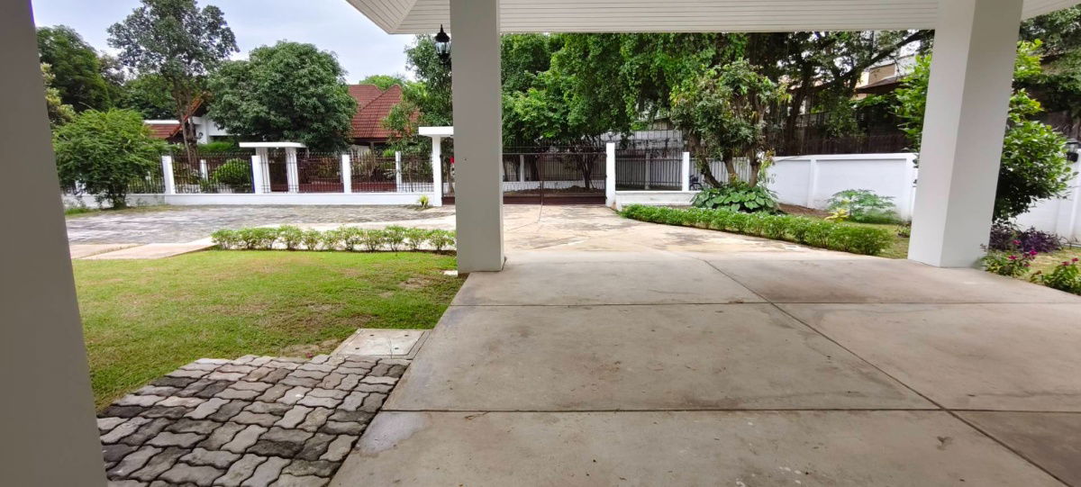 รูป ให้เช่า บ้านเดี่ยว หลังใหญ่ หลังริม 4 ห้องนอน ซอยปรีดีพนมยงค์ 11 สุขุมวิท 71 คลองตัน พร้อมเฟอร์นิเจอร์ไม้สักทั้งหลัง - รูปที่ 9/37