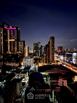 Condos for sale : 1-BR 31 Sqm Life Ratchadapisek, 18th-Floor Near MRT Huai Khwang (ID 857838)