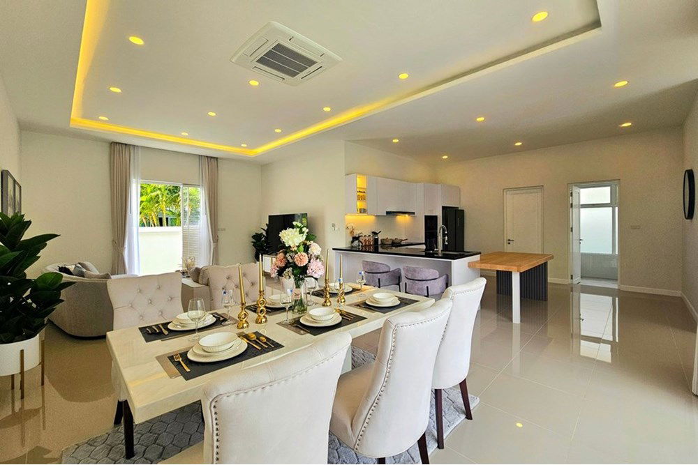 picture [920601001-694] Spacious Modern Villa, 3 Bed 4 Bath in Hua Hin For Sale - 12/37