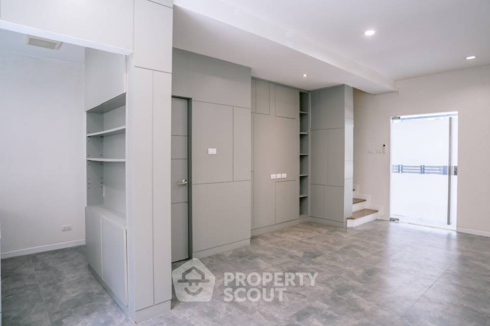 รูป ทาวน์เฮาท์ 3-ห้องนอน ใกล้ MRT สะพานพระนั่งเกล้า (ID 1775838) - รูปที่ 2/31