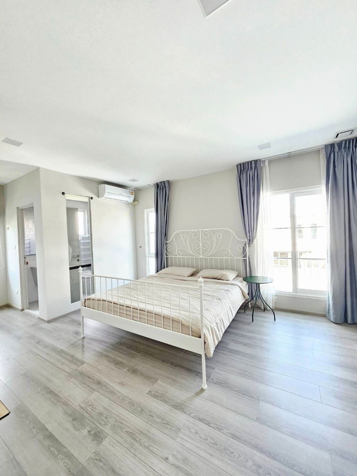 รูป H 936 ให้เช่า บ้านแฝด ม.Anya Bangna-Ramkhamhaeng 2 บ้านสวย มีเฟอร์นิเจอร์ พร้อมอยู่ ราคา 55,000 บาท - รูปที่ 9/10